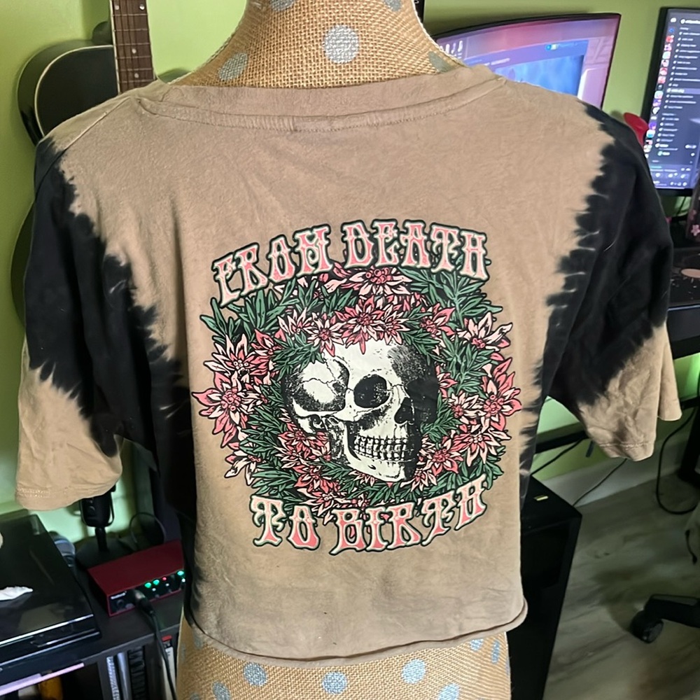 (Discontinued) Empyre Skull Women’s Crop Top